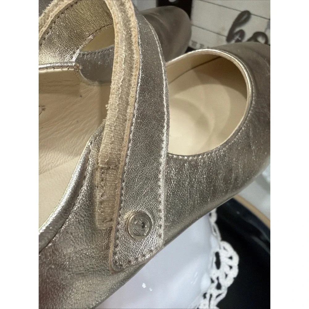 Naturino Girls Gold Leather Mary Janes  Size 37 US Size 5.5
